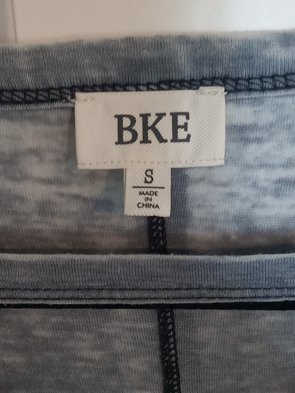 BKE Women's Washed Blue Gray V-Neck Short Sleeve Tee - Picture 3 of 5